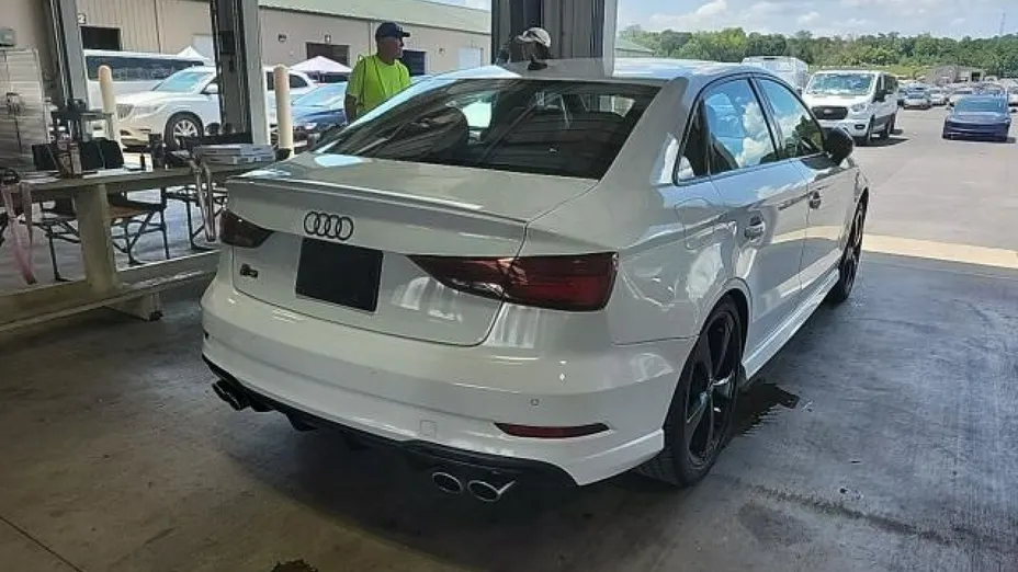 AUDI S3 -