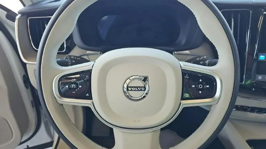 VOLVO XC60 -