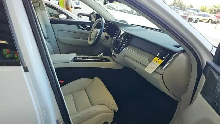 VOLVO XC60 -