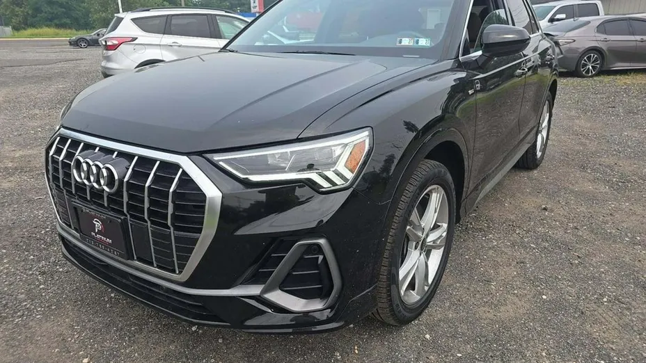 AUDI Q3 -