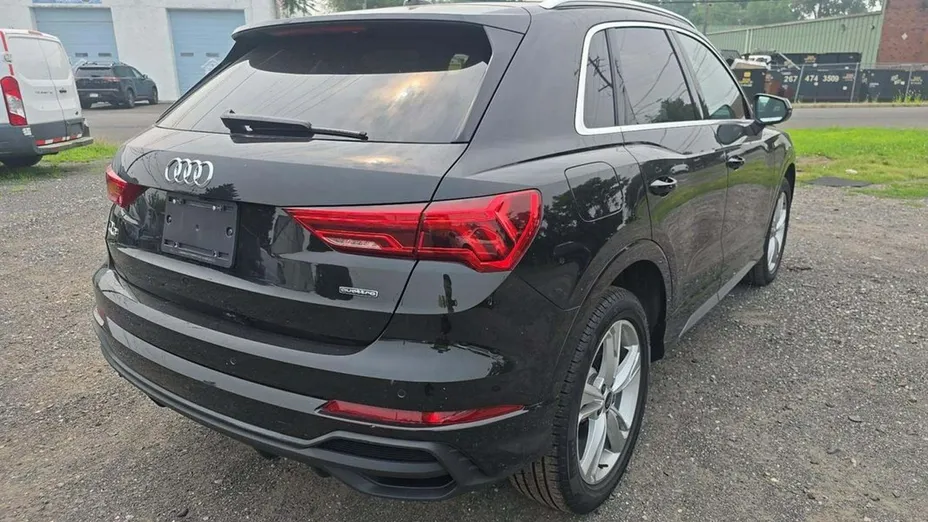 AUDI Q3 -