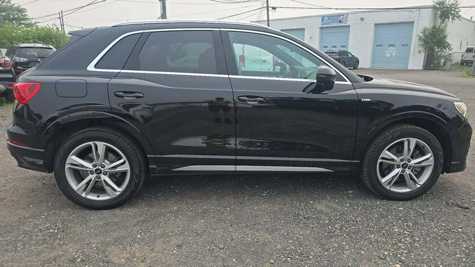 AUDI Q3 -