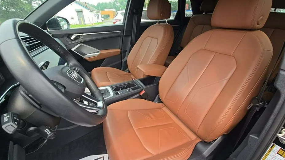 AUDI Q3 -