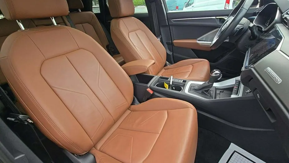 AUDI Q3 -