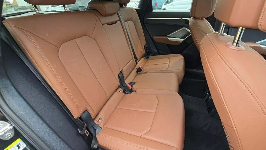 AUDI Q3 -