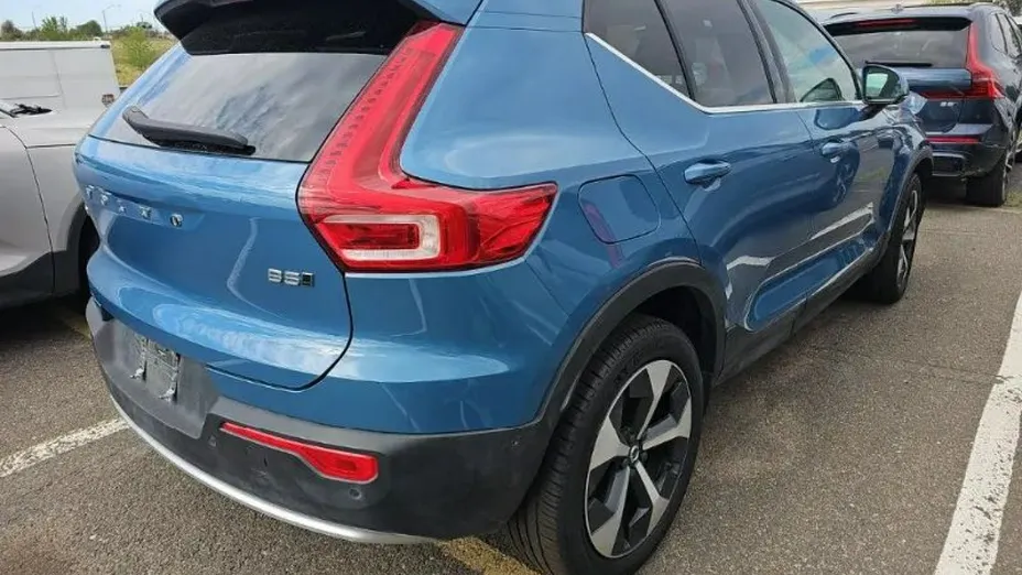 VOLVO XC40 -