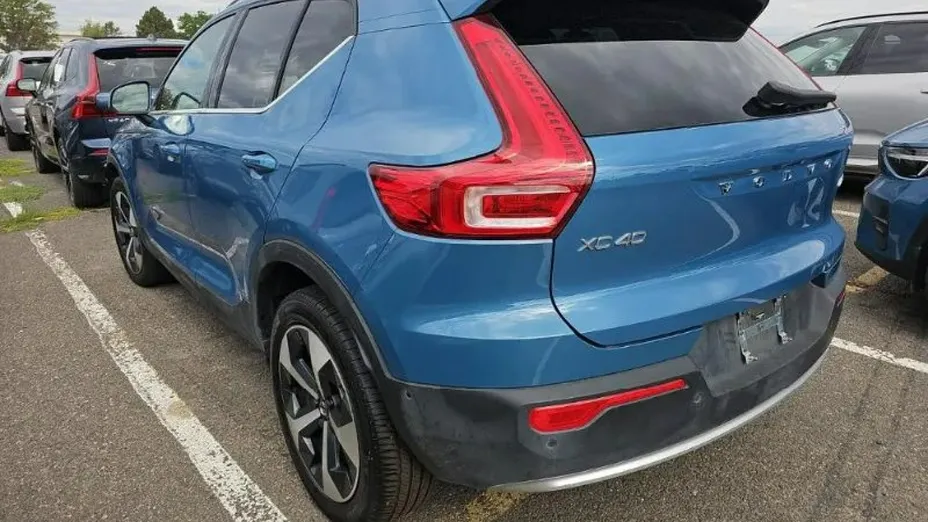 VOLVO XC40 -