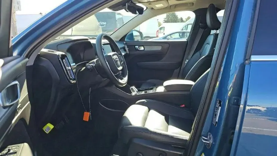 VOLVO XC40 -