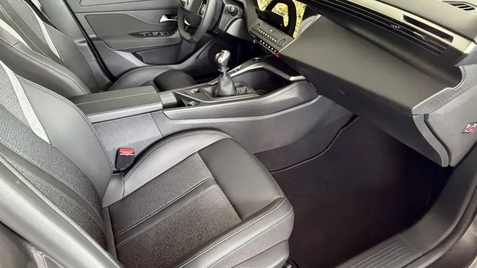 PEUGEOT 308 -