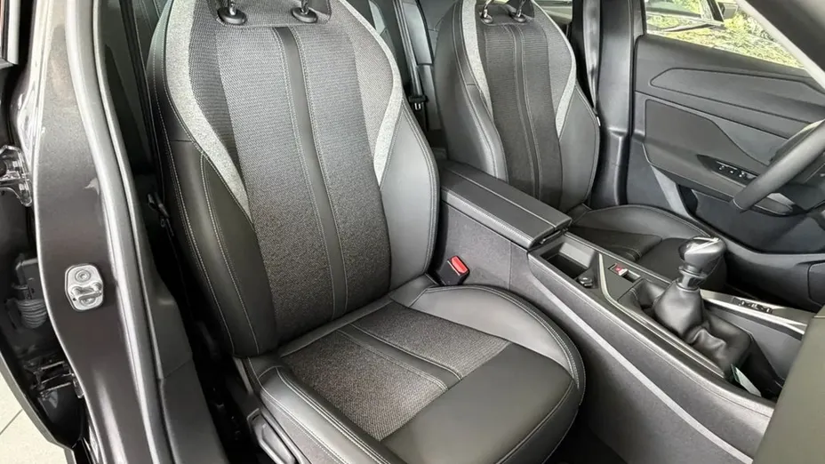 PEUGEOT 308 -