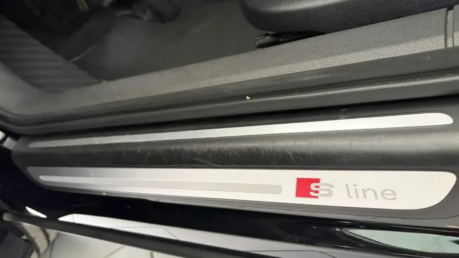 AUDI Q3 -
