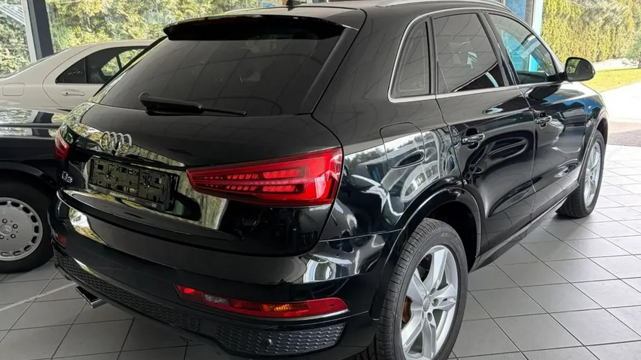 AUDI Q3 -