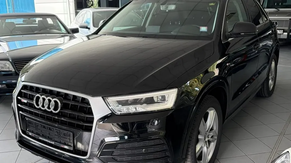 AUDI Q3 -