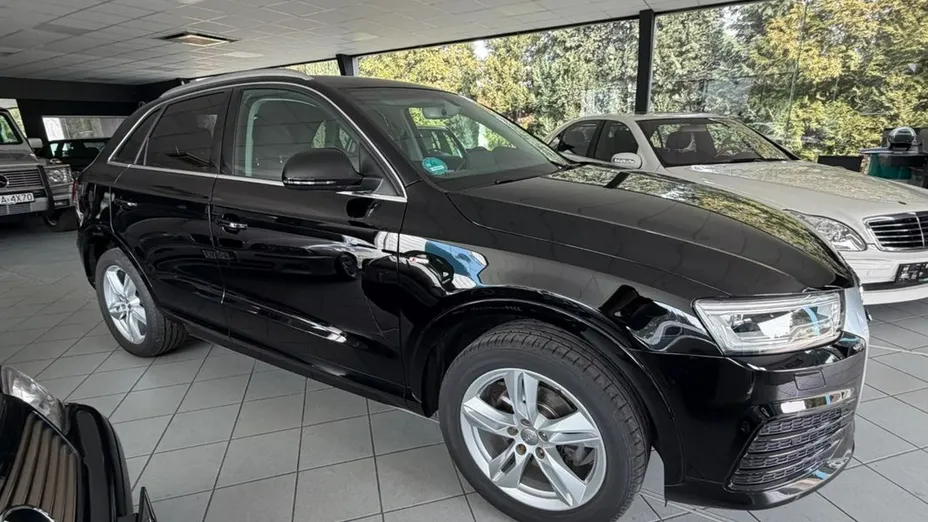 AUDI Q3 -