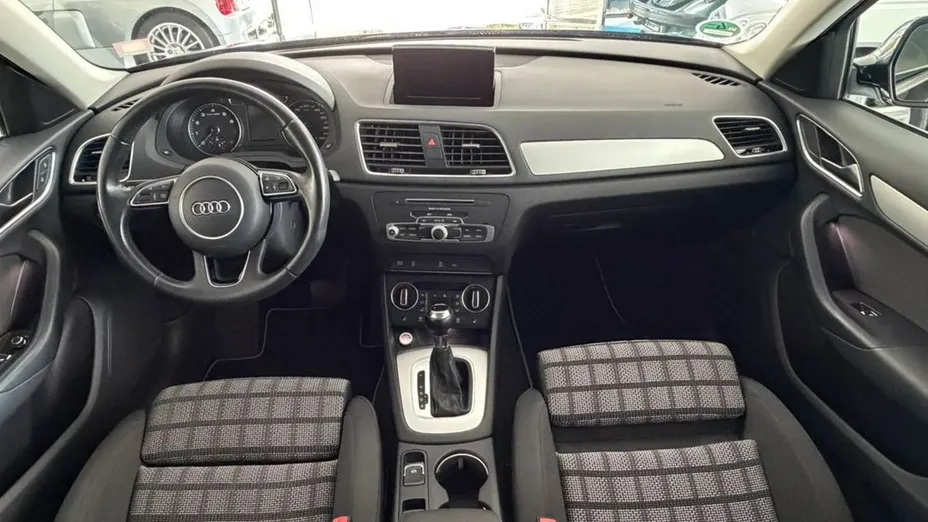 AUDI Q3 -