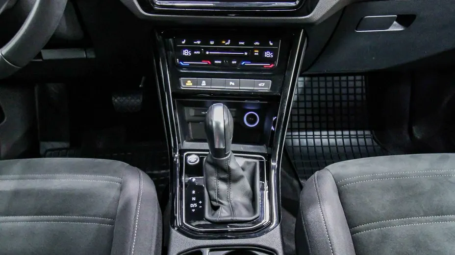VOLKSWAGEN Touran -