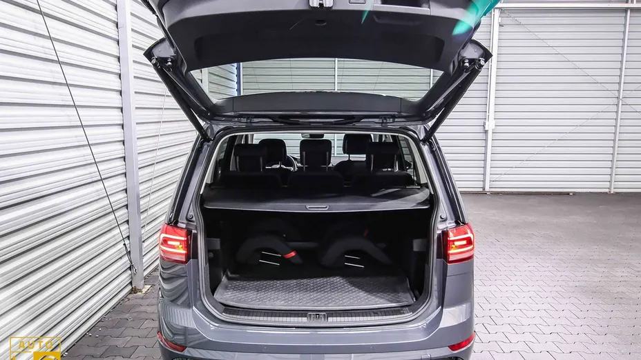 VOLKSWAGEN Touran -