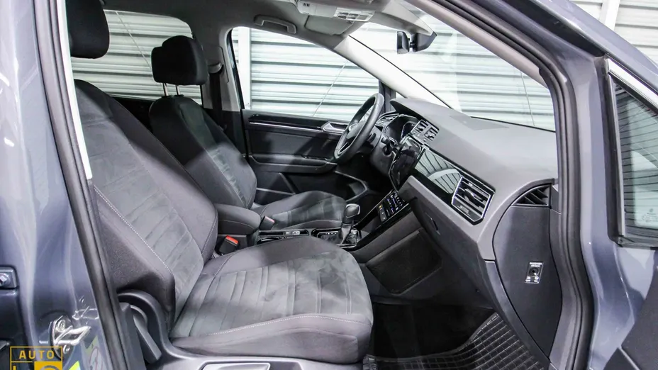 VOLKSWAGEN Touran -