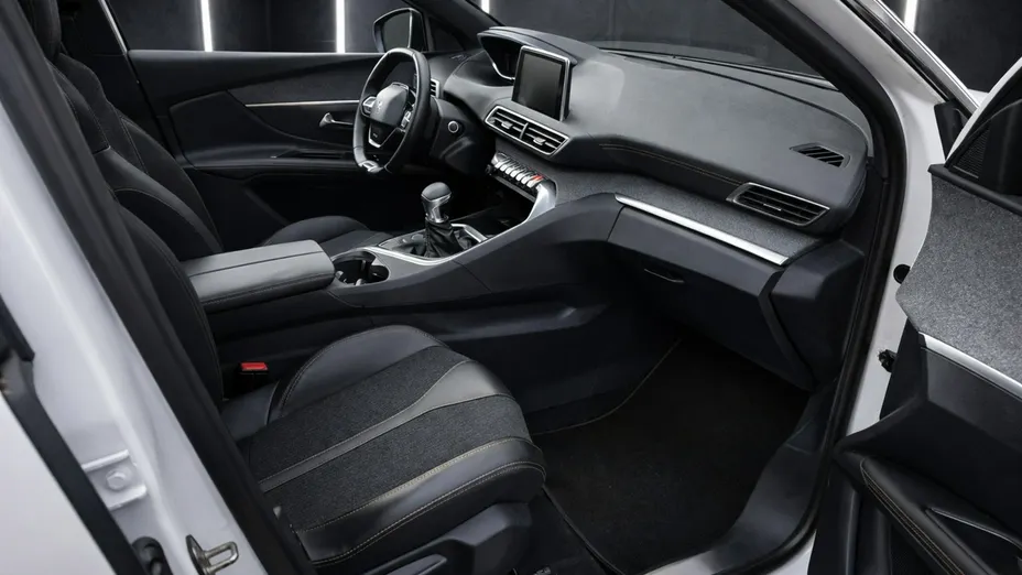 PEUGEOT 3008 -