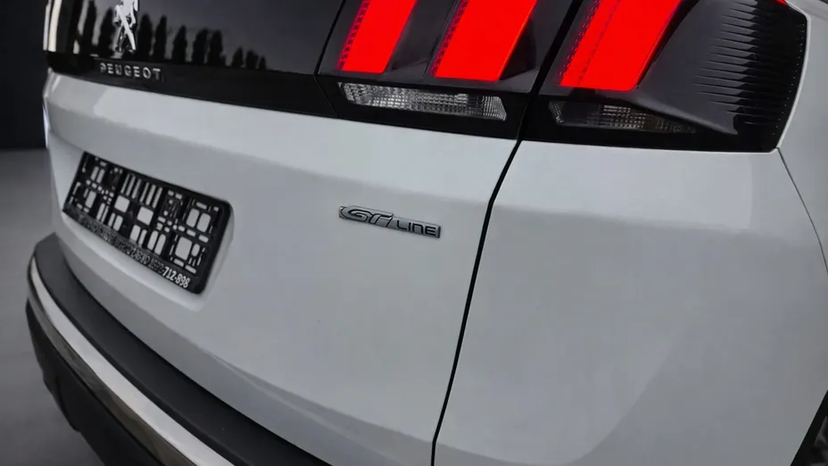 PEUGEOT 3008 -
