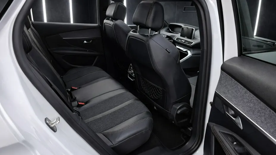 PEUGEOT 3008 -