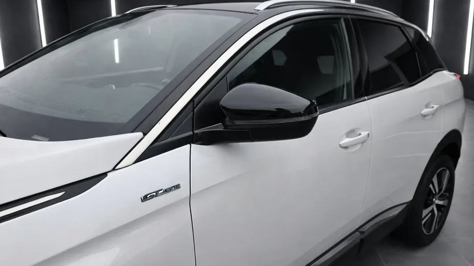 PEUGEOT 3008 -