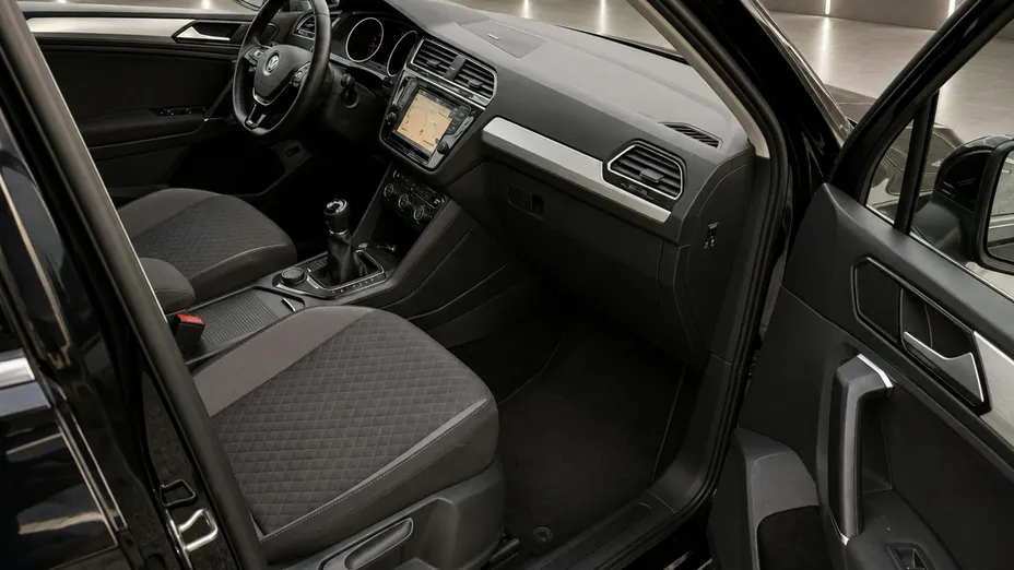 VOLKSWAGEN Tiguan -
