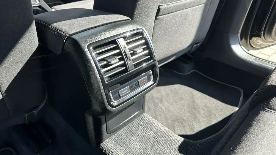 VOLKSWAGEN Passat -
