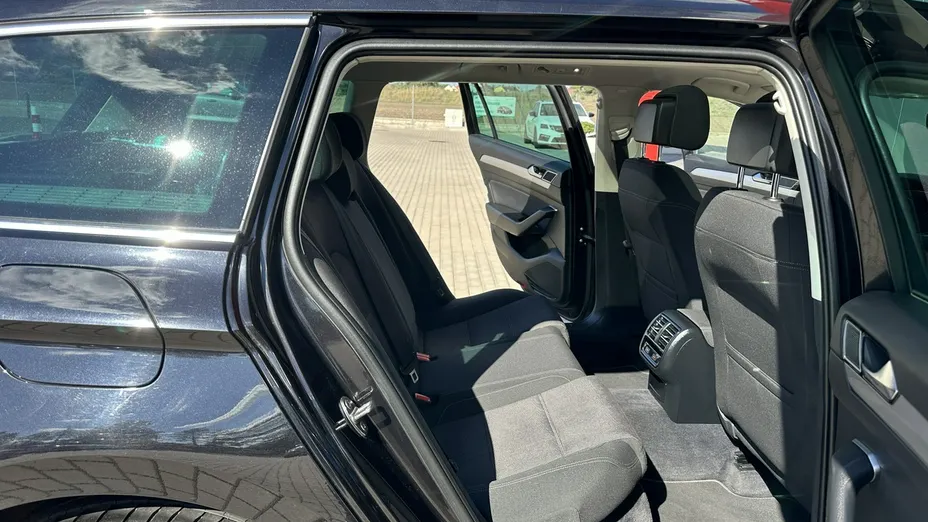 VOLKSWAGEN Passat -