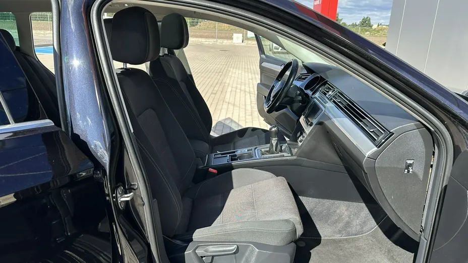 VOLKSWAGEN Passat -