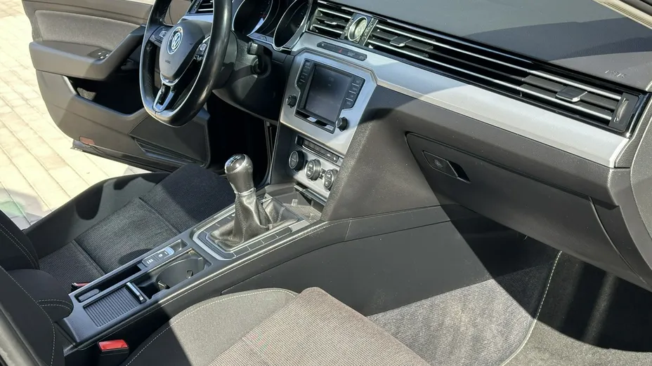 VOLKSWAGEN Passat -