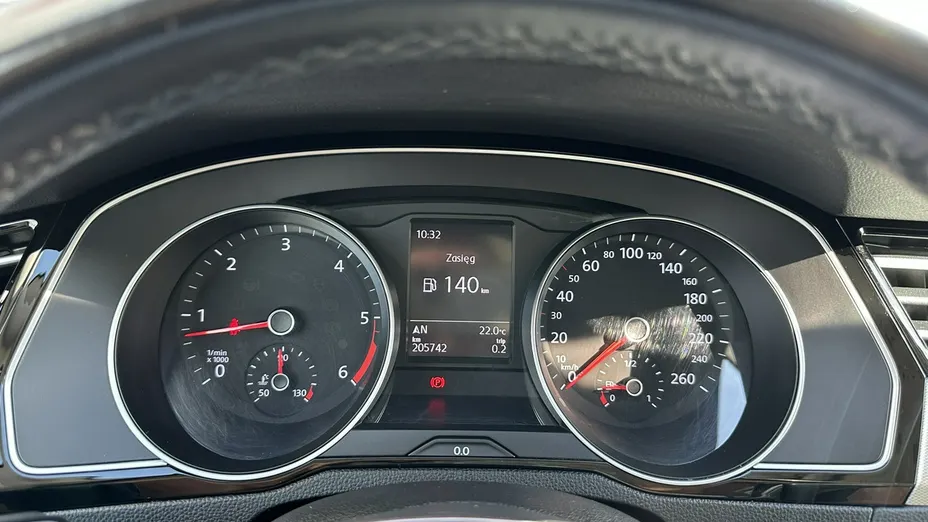VOLKSWAGEN Passat -