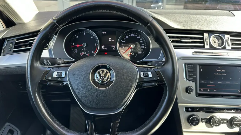 VOLKSWAGEN Passat -