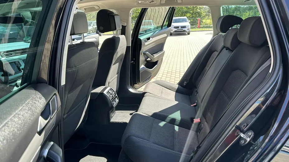 VOLKSWAGEN Passat -