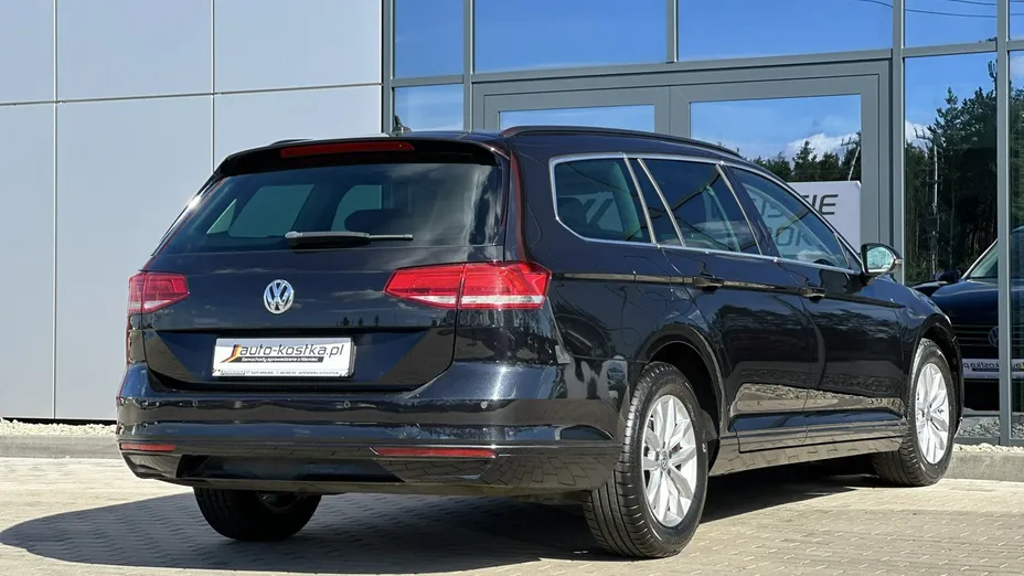 VOLKSWAGEN Passat -