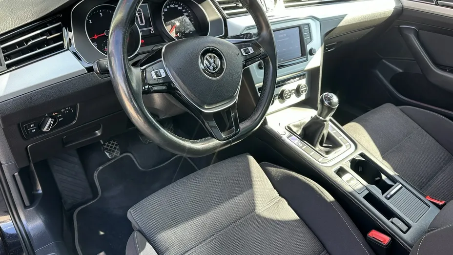VOLKSWAGEN Passat -