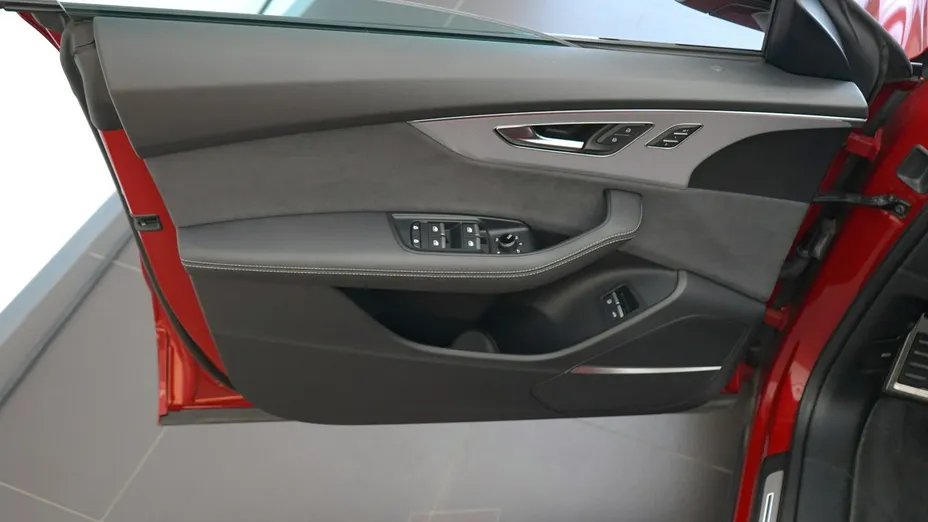 AUDI Q8 -
