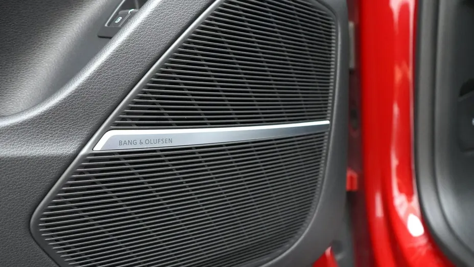 AUDI Q8 -