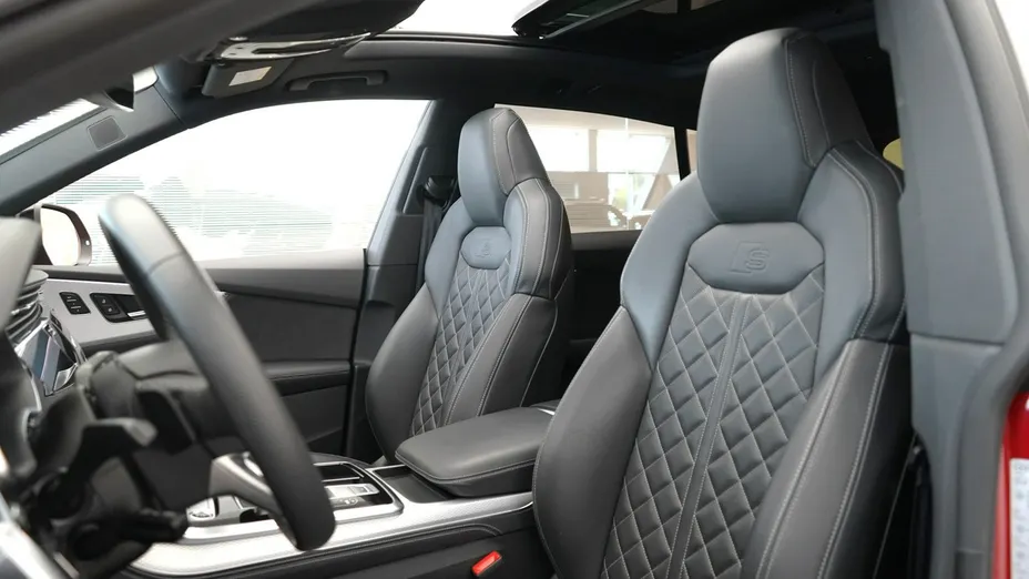 AUDI Q8 -