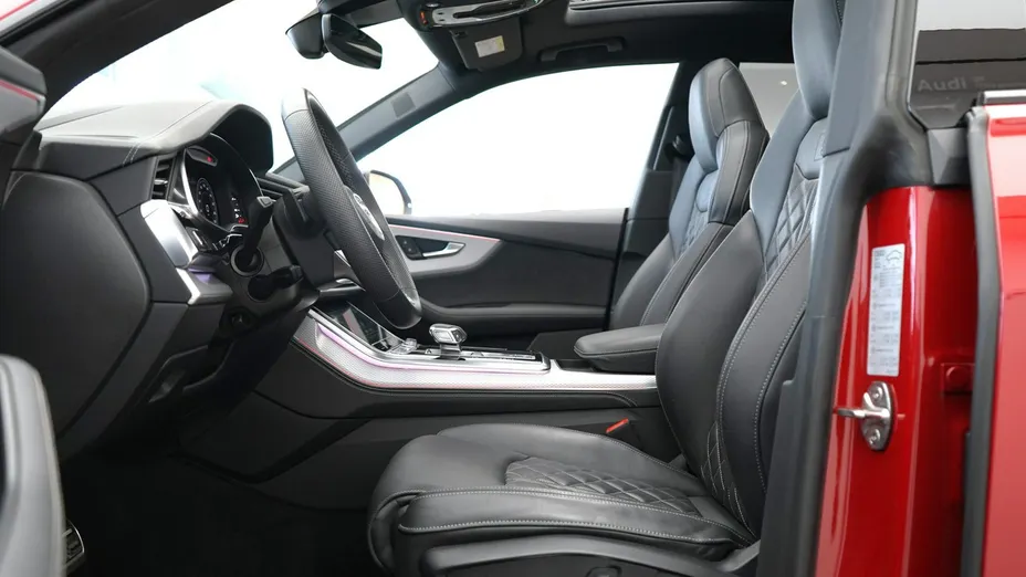 AUDI Q8 -