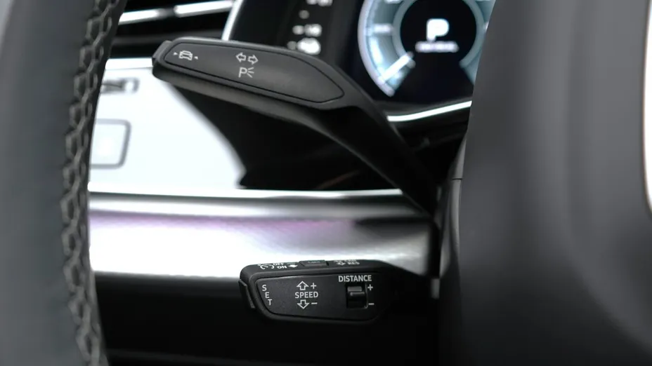 AUDI Q8 -