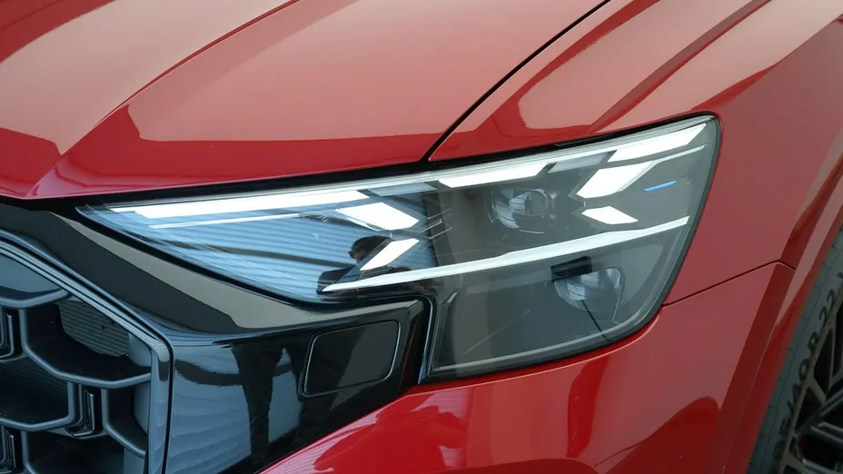 AUDI Q8 -