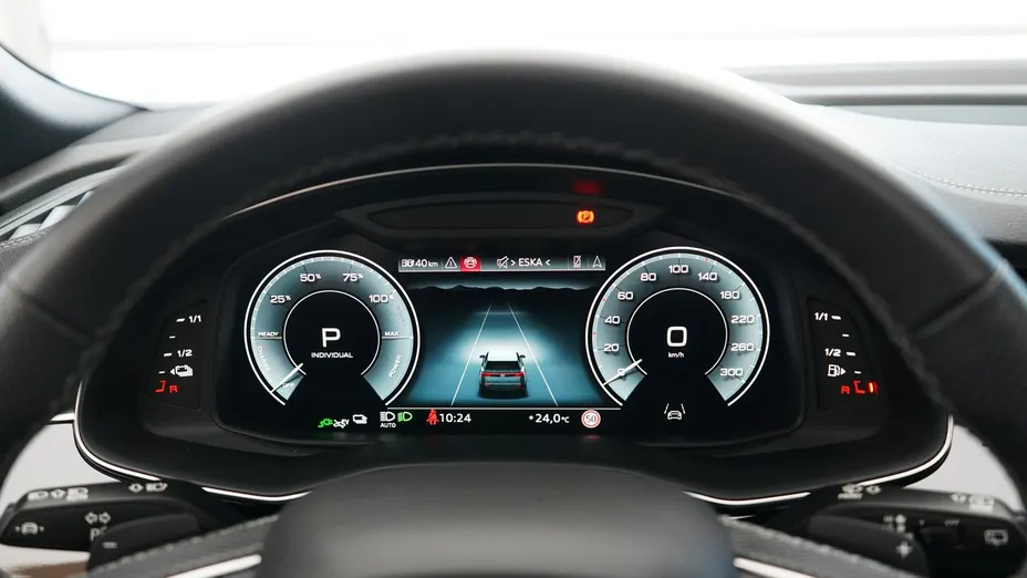AUDI Q8 -