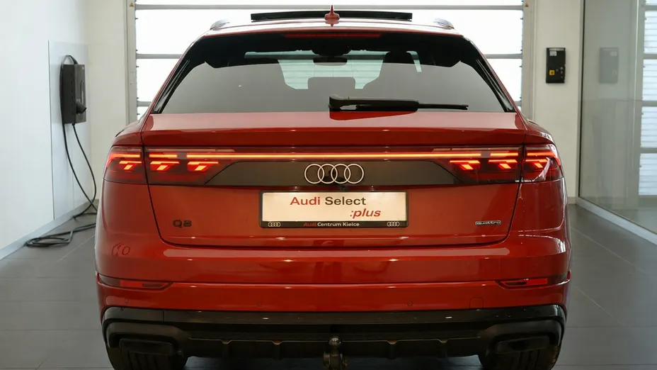 AUDI Q8 -