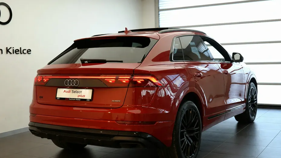 AUDI Q8 -