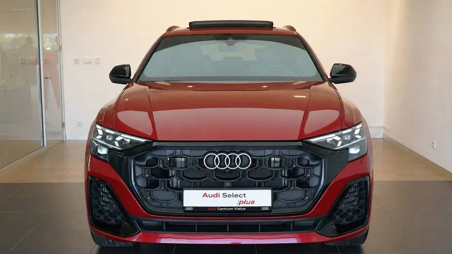 AUDI Q8 -