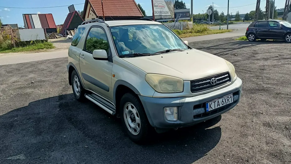 TOYOTA RAV4 -