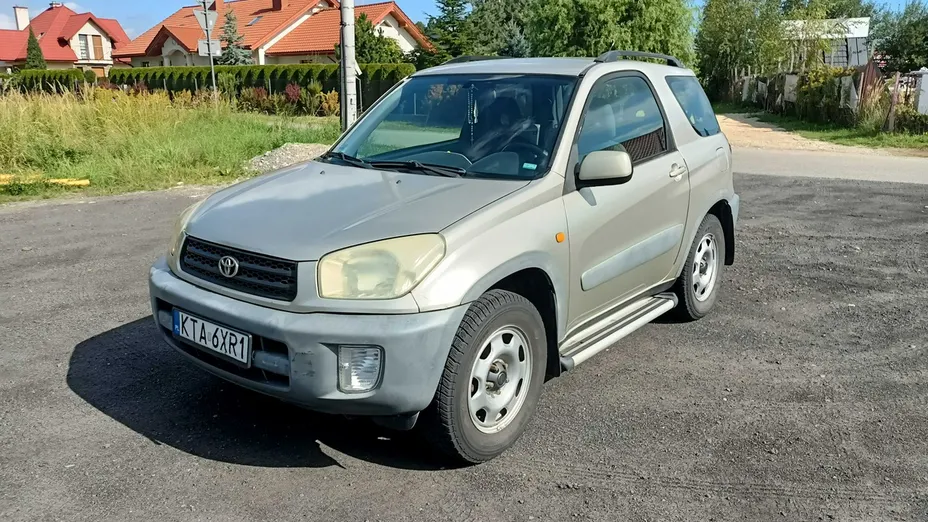 TOYOTA RAV4 -