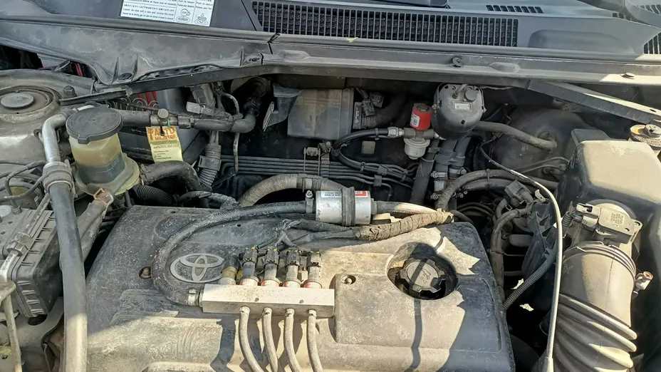 TOYOTA RAV4 -