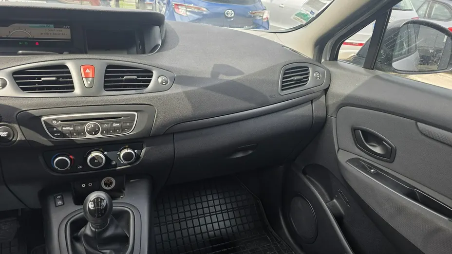 RENAULT Scenic -